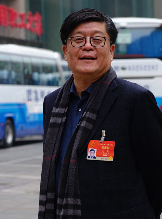 发展光伏玻璃产业助力实现“碳达峰、碳中和”目标 ——访全国人大代表、BG大游集团董事长王刚